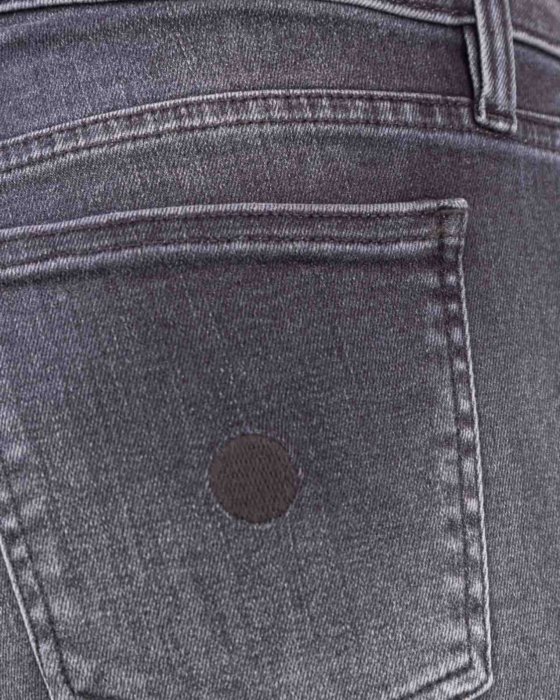 shop DON THE FULLER Saldi Jeans: Don The Fuller jeans "Breda" a zampa.
Elasticizzato.
Modello 5 tasche.
Passanti per cintura.
Vita alta.
Chiusura con zip e bottone.
Composizione: 98% Cotone 2% Elastan.
Fabbricato in Italia.. BREDA DTF FW1802-G number 2646804
